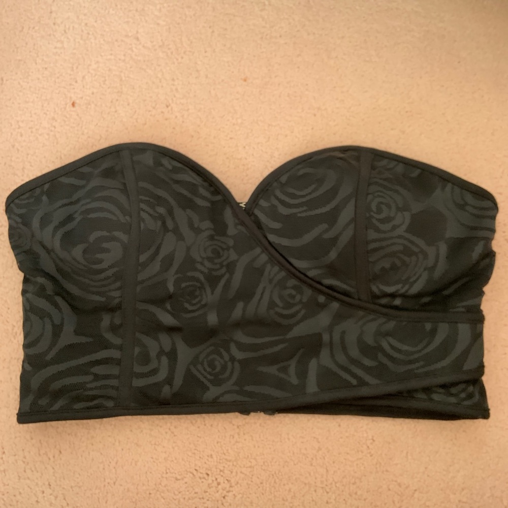 Bebe Rose patterned sweetheart neck crop top
